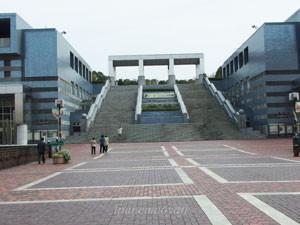 多摩センターから中央公園を望む