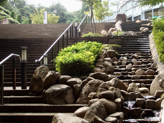 岡本太郎美術館への階段